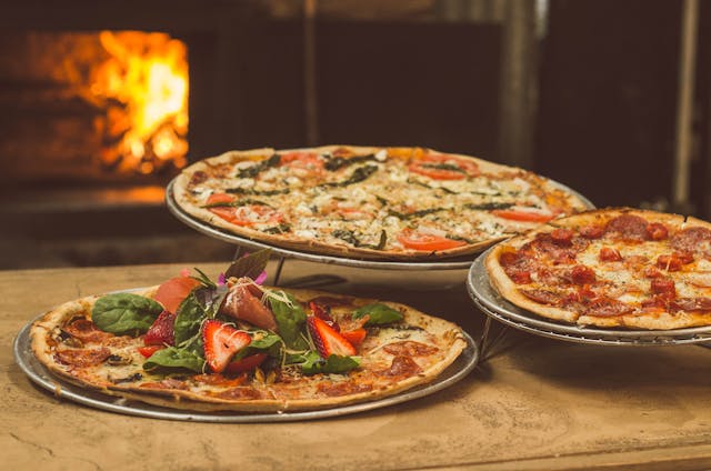 Outdoor Dining Perfection: Pairing Outdoor Furniture with the Ooni Pizza Oven